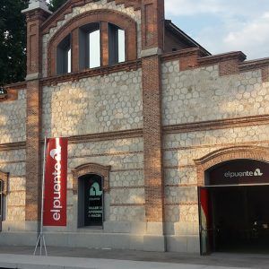 Espacio para eventos y actividades en grupo en Fundacion el Puente, en el Matadero de Madrid.