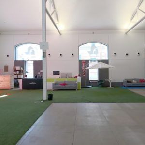 Espacio para eventos y actividades en grupo en Fundacion el Puente, en el Matadero de Madrid.