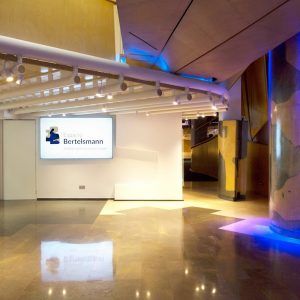 Zona polivalente Espacio Bertelsmann, ideal para celebrar eventos corporativos o institucionales.