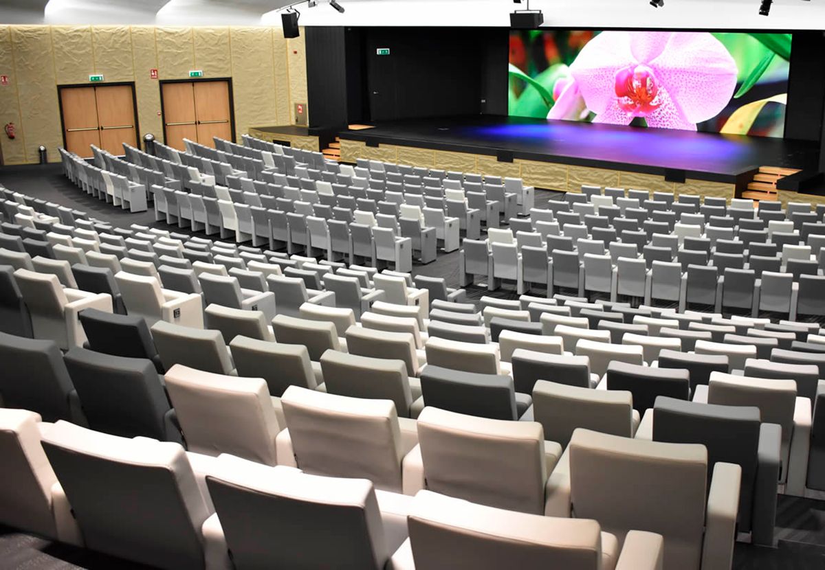 Auditorio Espacio Fundación Pablo VI, ideal para eventos, reuniones, congresos, exposiciones y sesiones formativas.