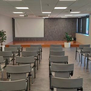 Sala J.Maritain del Espacio Fundación Pablo VI, ideal para eventos, reuniones, congresos, exposiciones y sesiones formativas.