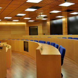 Sala de Grados Espacio Fundación Pablo VI, ideal para eventos, reuniones, congresos, exposiciones y sesiones formativas.