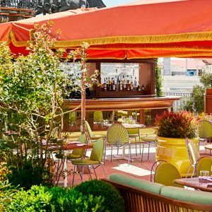 Terraza del espacio Restaurante Four Seasons en Madrid, ideal para celebraciones y eventos.